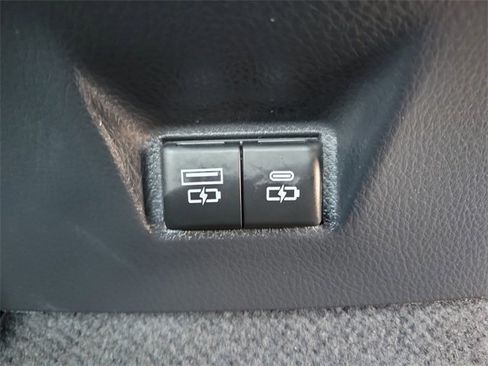 Used 2025 Toyota Camry SE image 26