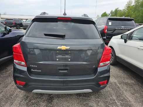 Used 2018 Chevrolet Trax LT w/ LT Convenience Package FWD image 14
