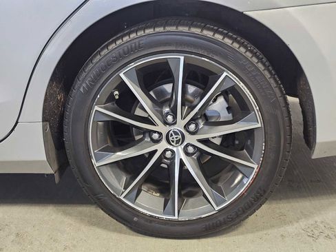 Used 2016 Toyota Camry XSE w/ Moonroof Package image 8