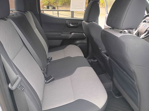 Used 2021 Toyota Tacoma TRD Off-Road image 12