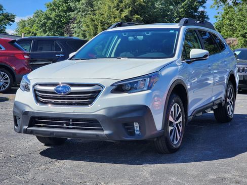 Used 2022 Subaru Outback Premium image 3