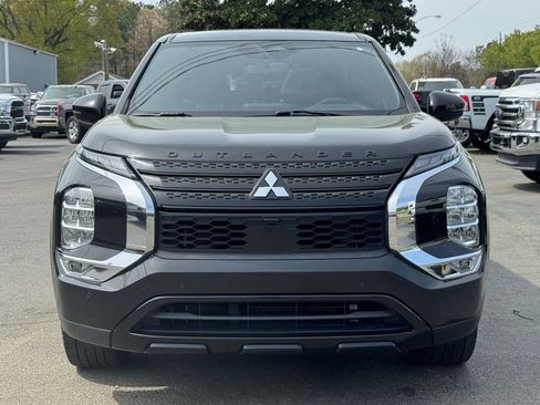 Used 2022 Mitsubishi Outlander SE image 8