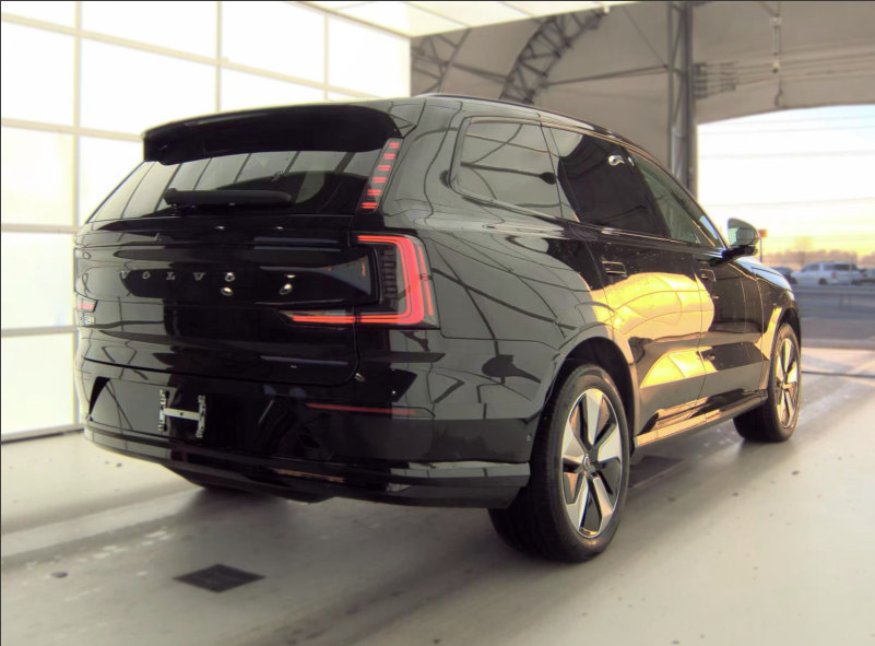 Used 2025 Volvo EX90 Plus AWD/4WD image 3
