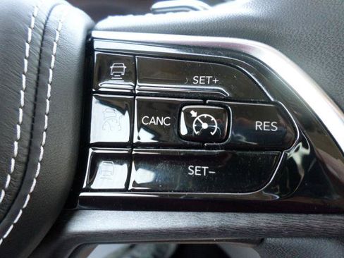 Used 2023 Jeep Grand Cherokee Overland AWD/4WD image 20