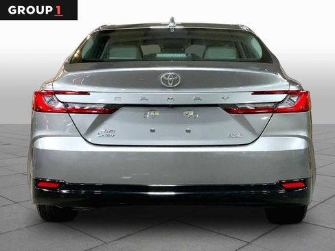 Used 2025 Toyota Camry XLE AWD/4WD image 5