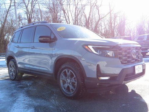 Used 2024 Honda Passport TrailSport image 3