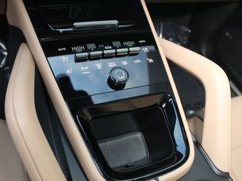 Certified 2025 Porsche Cayenne image 17