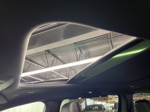 Used 2026 Chrysler Pacifica Limited w/ Uconnect Theater Family Group image 24