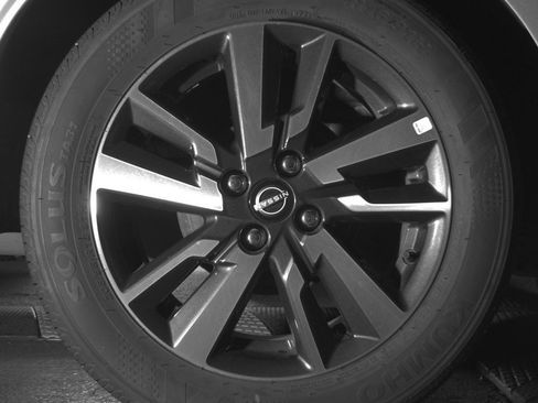 Used 2025 Nissan Versa SV FWD image 15