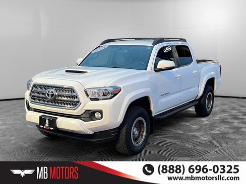 Used 2016 Toyota Tacoma TRD Sport image 9