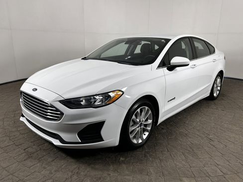 Used 2019 Ford Fusion SE FWD image 3