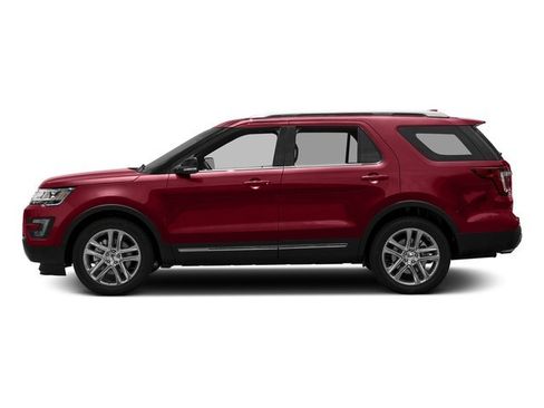 Used 2017 Ford Explorer XLT w/ Equipment Group 202A image 3