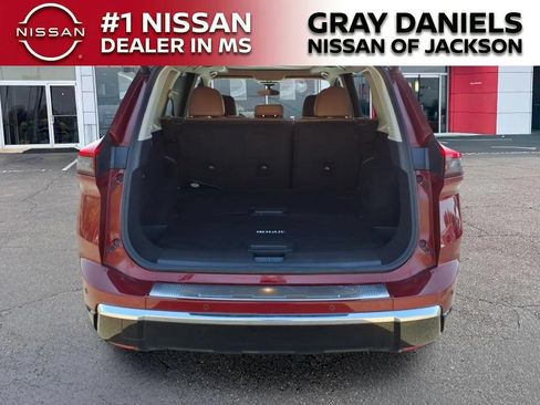 Used 2024 Nissan Rogue Platinum w/ Platinum Premium Package FWD image 8