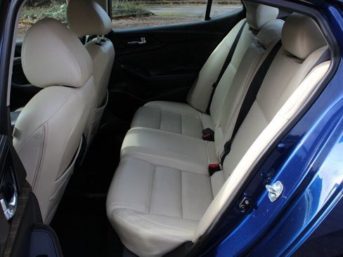 Used 2018 Nissan Maxima Platinum w/ Interior Lighting Package image 13