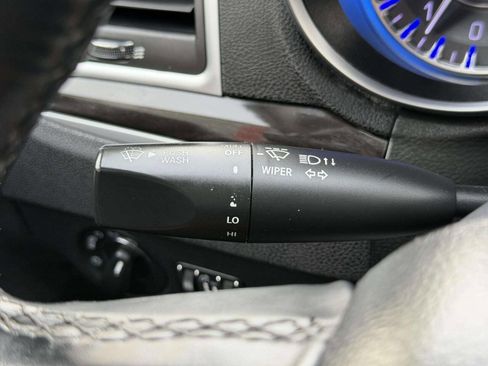 Used 2015 Chrysler 300 Limited image 34