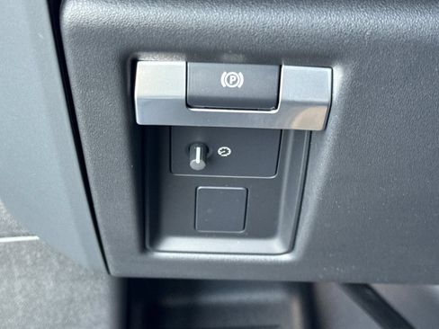New 2026 Land Rover Defender 110 X-Dynamic SE AWD/4WD image 31