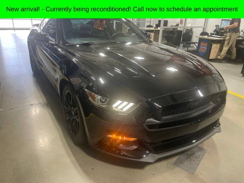 Used 2017 Ford Mustang GT Premium w/ Black Accent Package RWD image 2