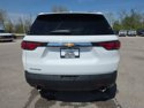 Used 2023 Chevrolet Traverse LS image 8