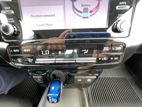 Used 2022 Toyota Prius L Eco FWD image 16