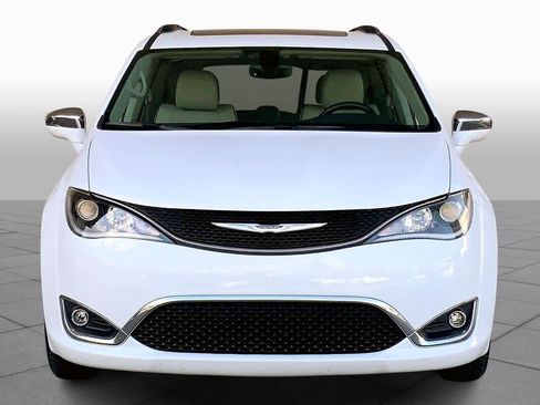 Used 2019 Chrysler Pacifica Limited image 4