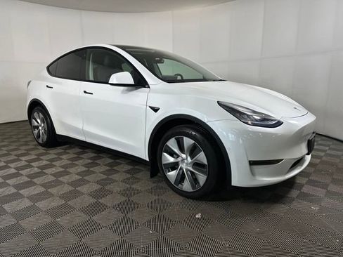 Used 2021 Tesla Model Y Long Range image 2