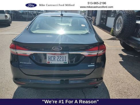 Used 2017 Ford Fusion SE w/ Fusion SE Technology Package FWD image 4
