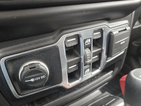 Used 2021 Jeep Wrangler Unlimited Sahara w/ Cold Weather Group image 26