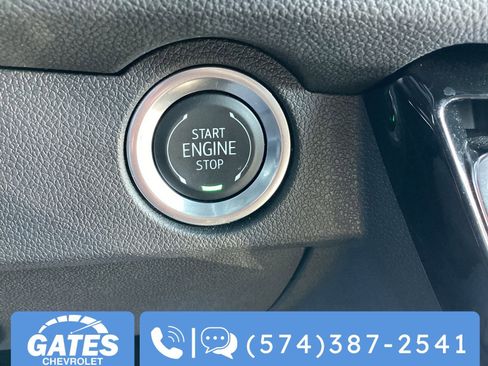 Used 2025 Chevrolet Traverse LT image 27