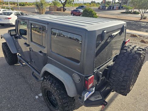 Used 2016 Jeep Wrangler Unlimited Rubicon w/ Connectivity Group AWD/4WD image 18