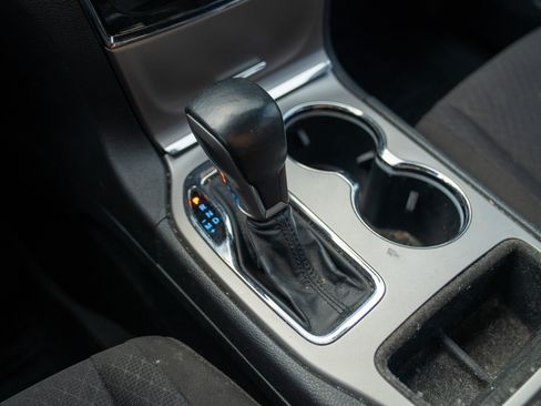 Used 2020 Jeep Grand Cherokee Laredo AWD/4WD image 17