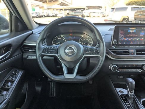 Used 2024 Nissan Altima 2.5 SV image 25