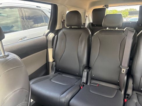 Used 2026 Kia Carnival FWD image 41