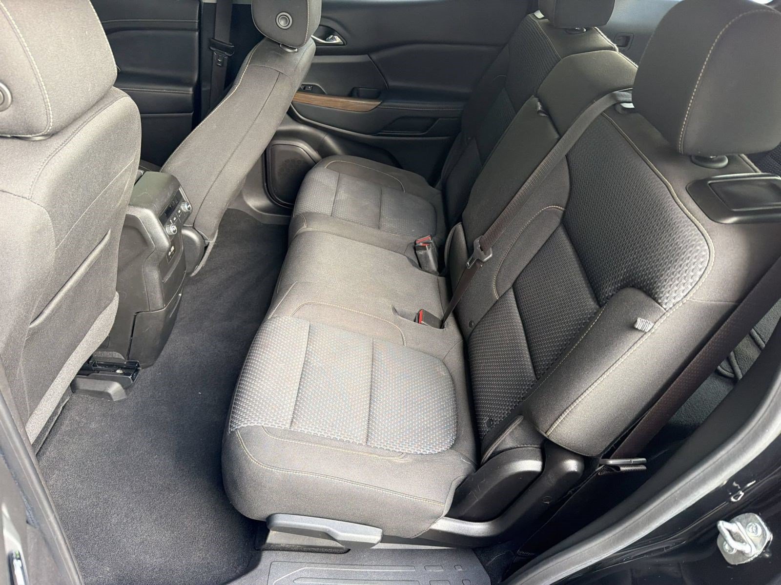 Used 2023 GMC Acadia SLE FWD image 24