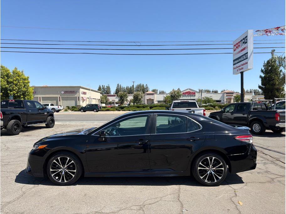 Used 2019 Toyota Camry SE w/ Carpet Mat Package FWD image 18