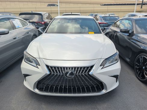 Used 2022 Lexus ES 350 w/ Accessory Package 2 FWD image 2