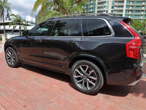 Used 2018 Volvo XC90 T6 Momentum w/ Convenience Package AWD/4WD image 5