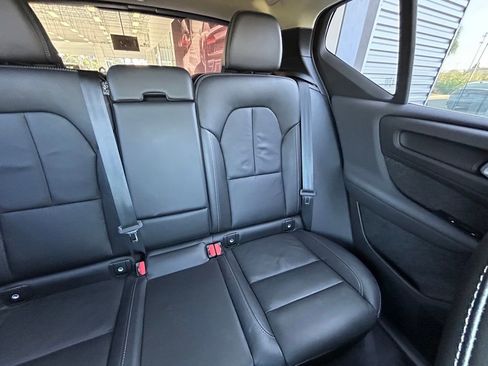 Used 2023 Volvo XC40 B5 Plus image 14