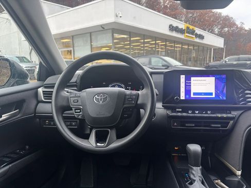 Used 2025 Toyota Camry LE image 33