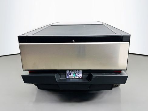 Used 2024 Tesla Cybertruck AWD Crew Cab image 7