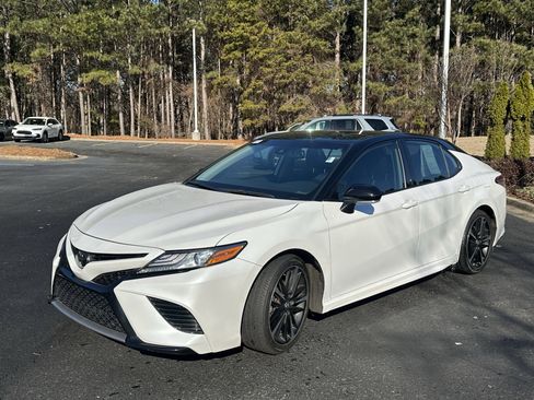 Used 2019 Toyota Camry XSE image 5