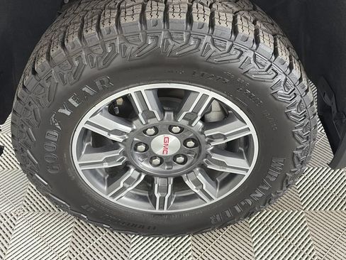 Used 2025 GMC Sierra 1500 AT4 w/ Technology Package AWD/4WD image 8
