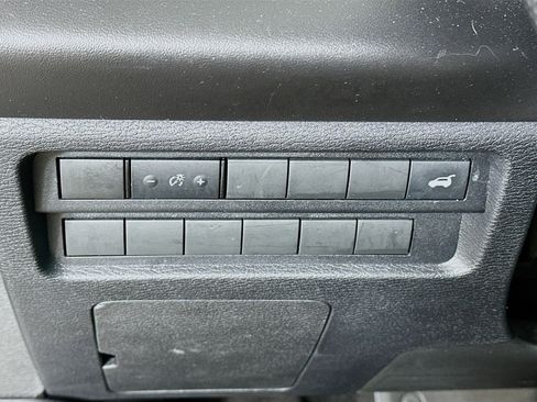 Used 2023 Mitsubishi Outlander SE image 17