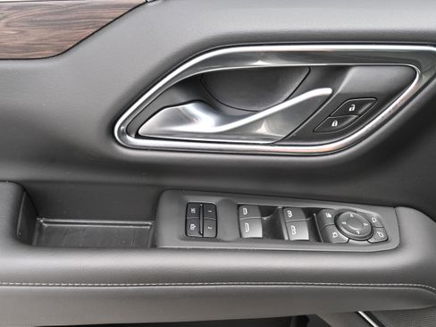 Used 2022 Chevrolet Suburban Z71 w/ Luxury Package image 31