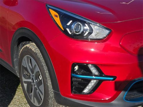 Used 2022 Kia Niro EX w/ Cold Weather Package image 4