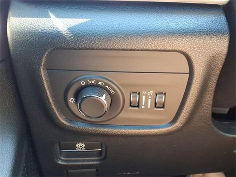 New 2025 Jeep Grand Cherokee L Laredo w/ Luxury Tech Group I image 12