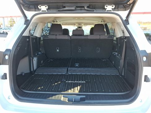 Certified 2023 Toyota Highlander LE image 28