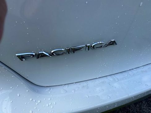 New 2027 Chrysler Pacifica Select FWD image 57