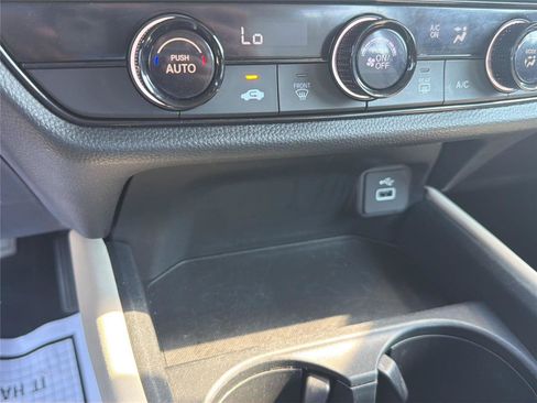 Used 2024 Honda HR-V LX image 21