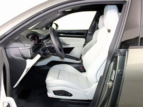 New 2025 Porsche Macan 4S Electric image 5