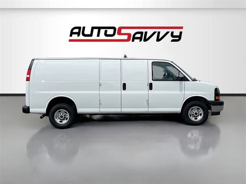 Used 2023 GMC Savana 3500 Extended w/ Driver Convenience Package image 8